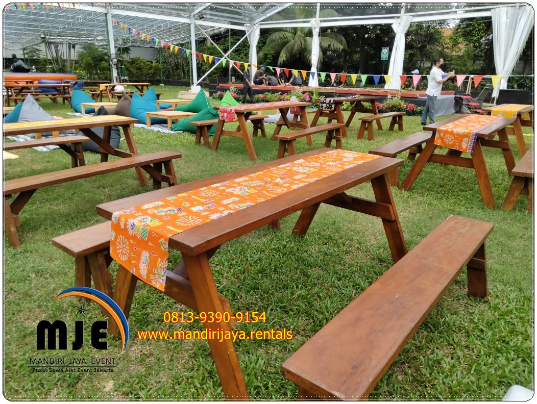 Meja Taman Kayu